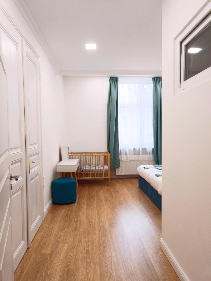 Ruyi Holiday Sopron Exterior photo